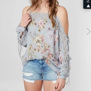 Gimmicks floral shirt sz M